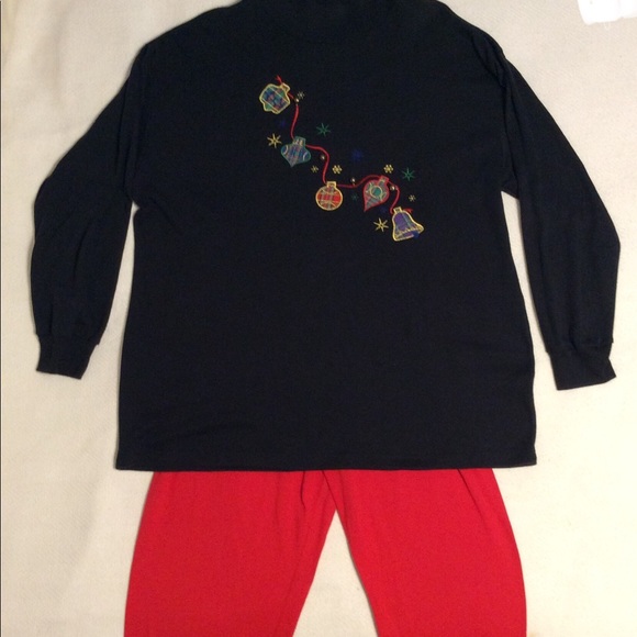 Christmas black Tee shirt w/ embellishments - Picture 7 of 8